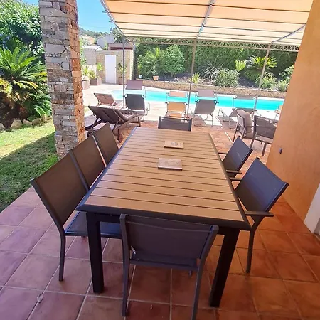 Superbe T5 Climatisee Avec Piscine Privative Et Garage A Casa de Férias
