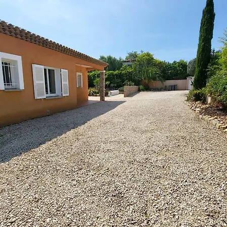 Superbe T5 Climatisee Avec Piscine Privative Et Garage A *
